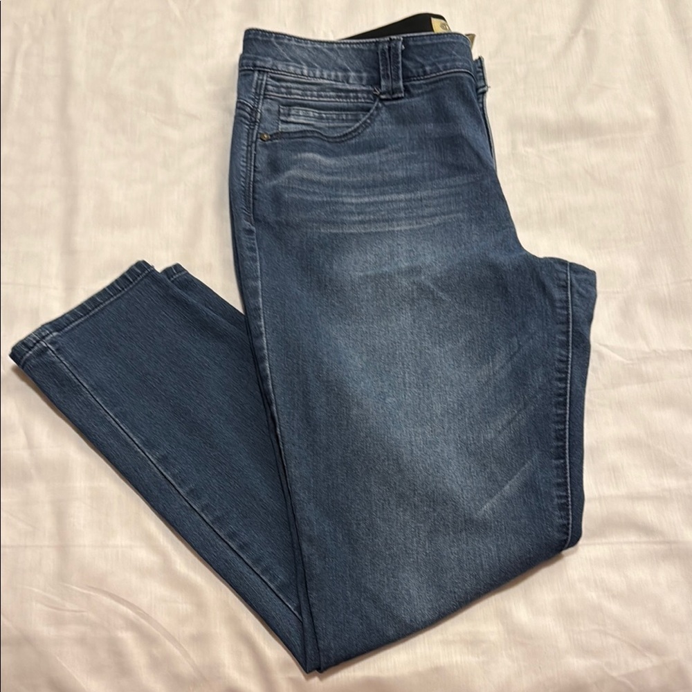 Democracy Blue Ankle Cropped Skinny Jeans - Picture 9 of 10